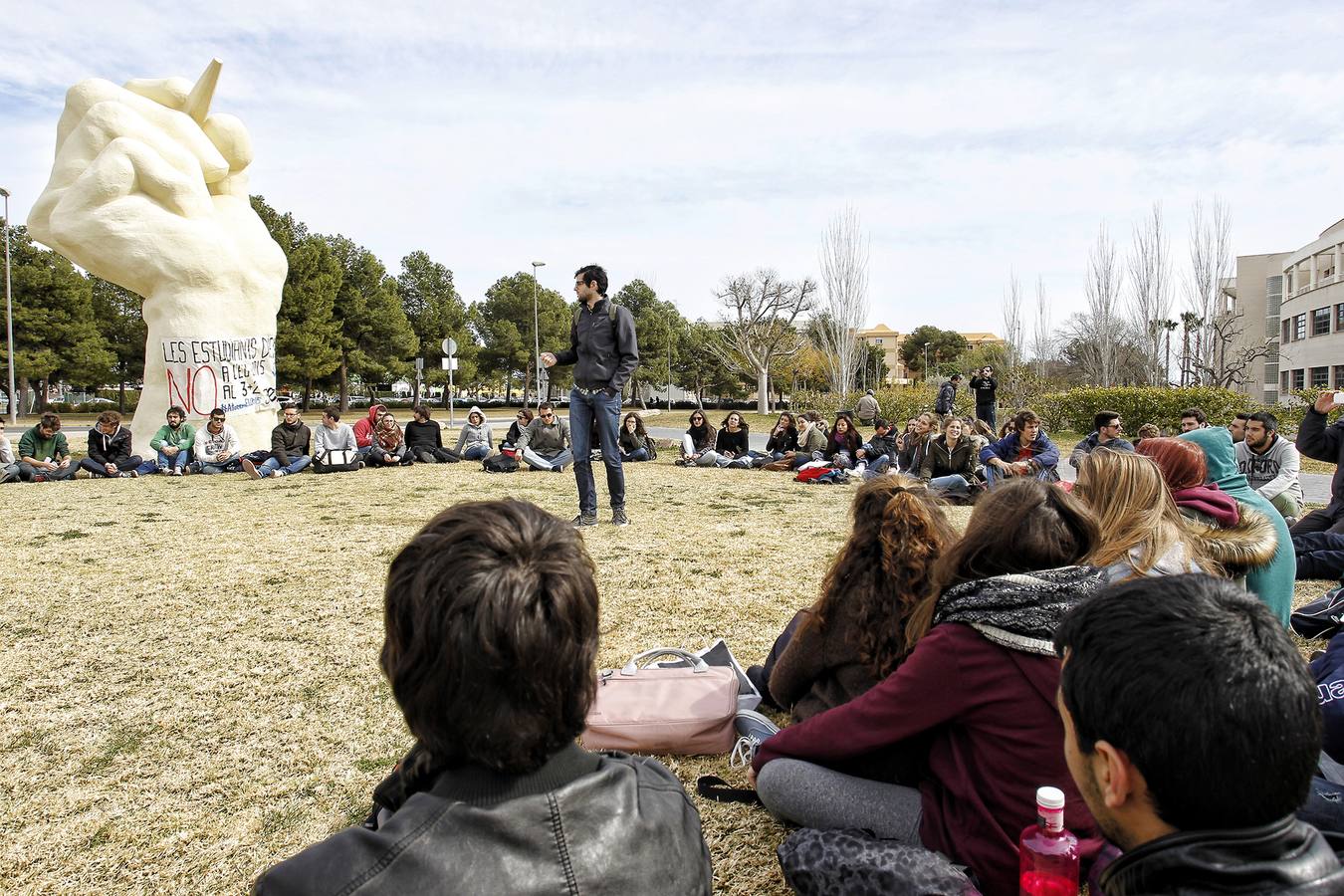 Asamblea de universitarios en la UA