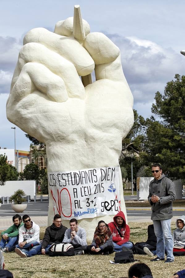 Asamblea de universitarios en la UA