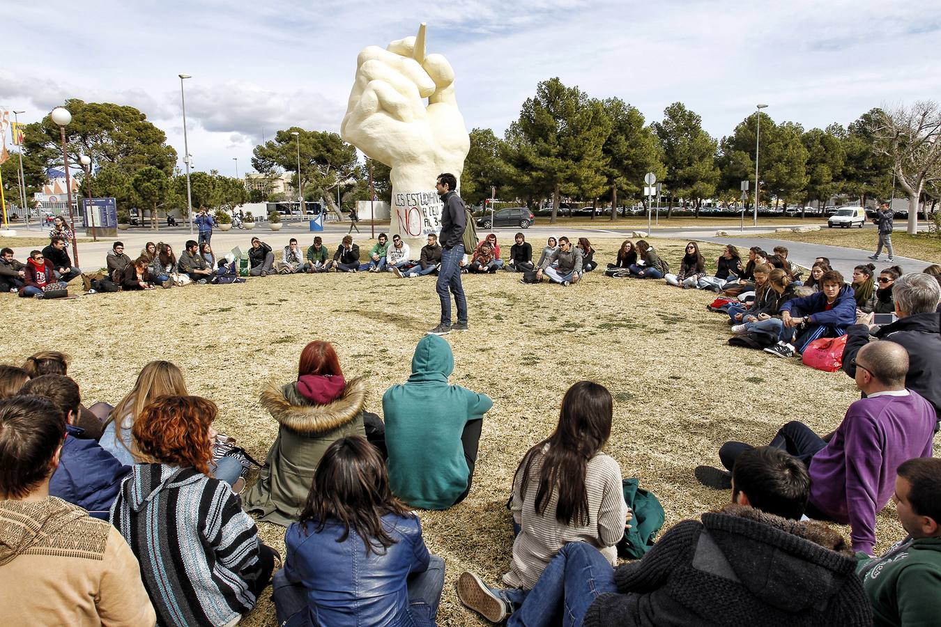 Asamblea de universitarios en la UA