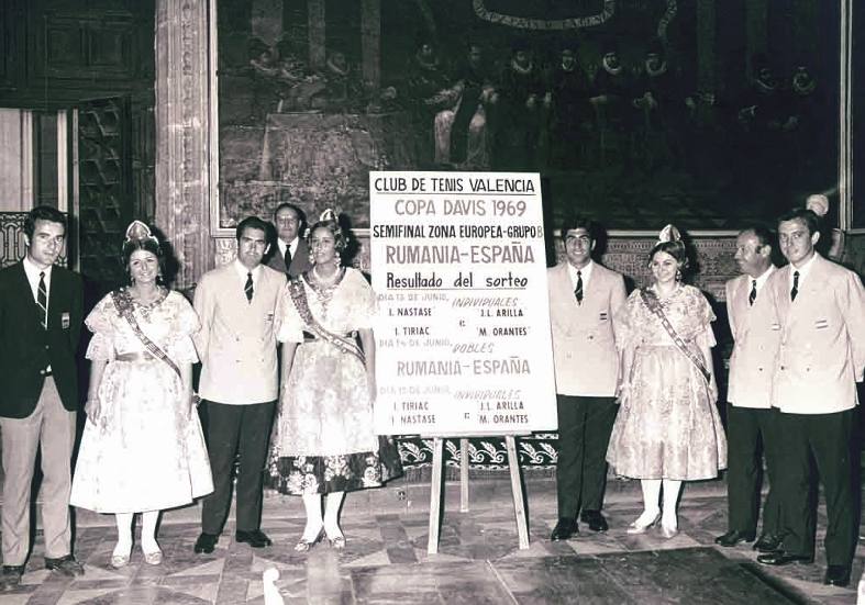 Imagen de 1969 durante el sorte de la Davis en el que estuvo presente la Fallera Mayor de Valencia.