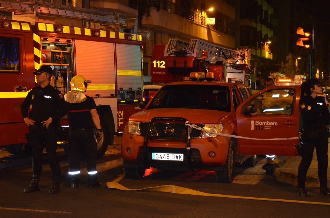 Fallece una anciana y otras 5 personas son atendidas en un incendio en Elche