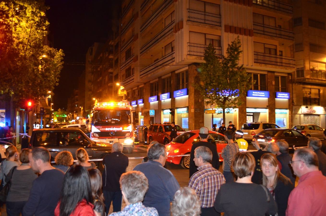 Fallece una anciana y otras 5 personas son atendidas en un incendio en Elche