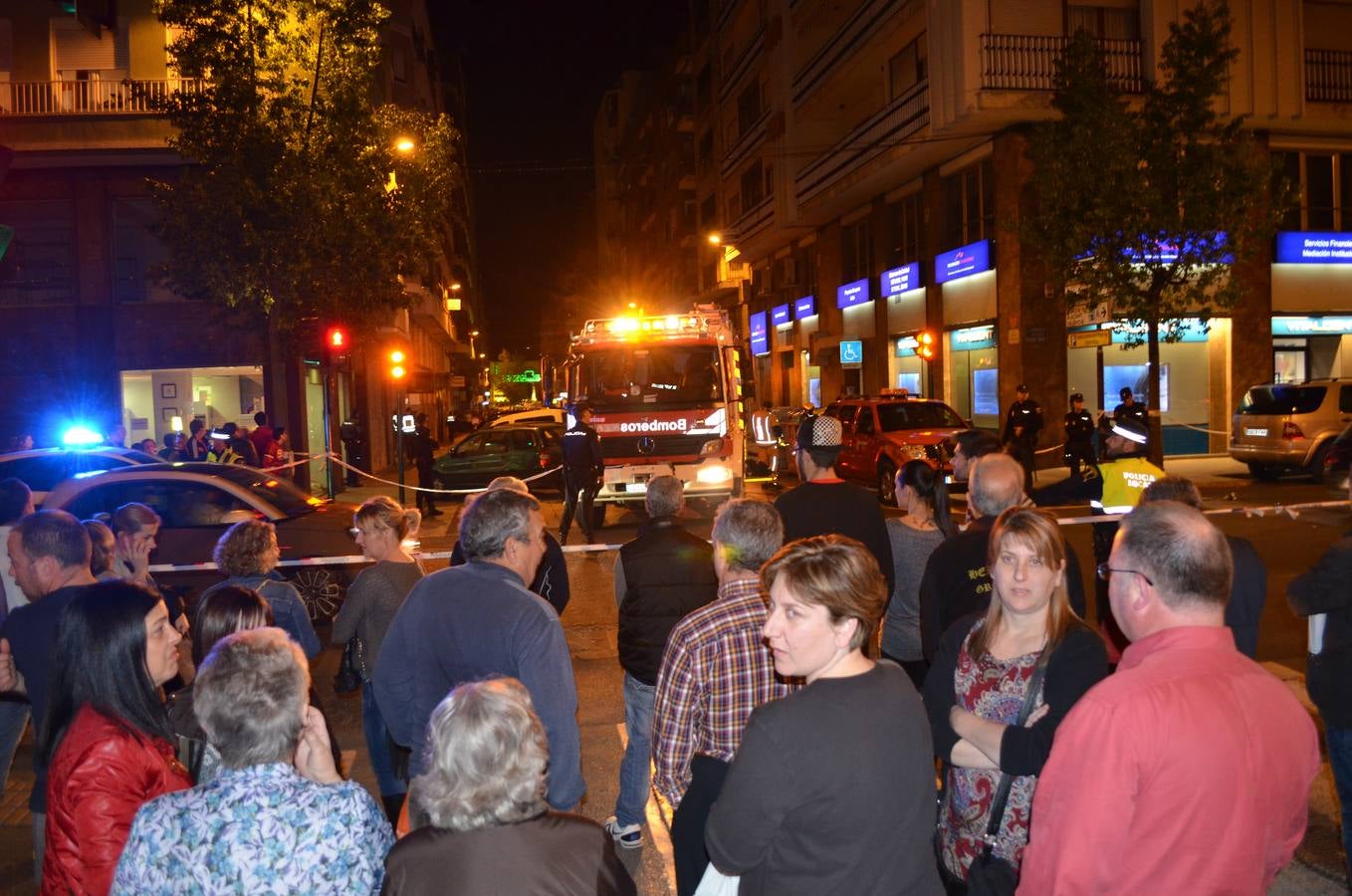 Fallece una anciana y otras 5 personas son atendidas en un incendio en Elche