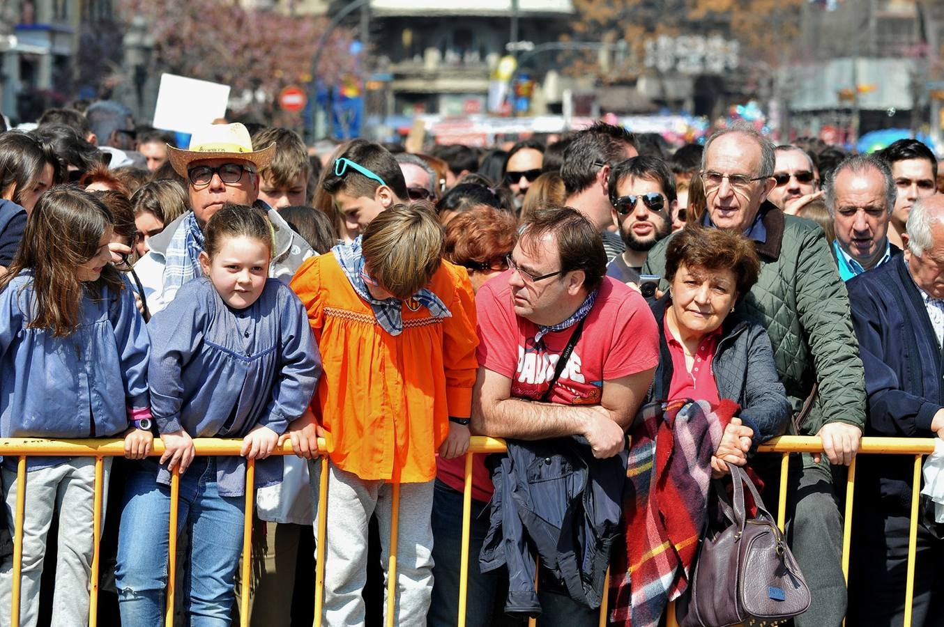 Fallas 2015: Búscate en la mascletà de hoy 17 de marzo (II)