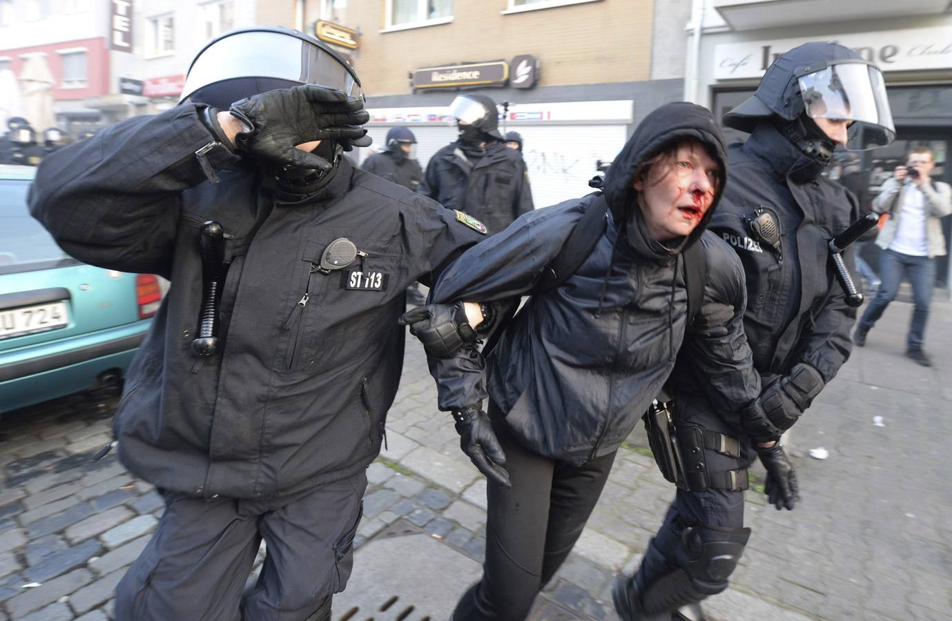 Violentos enfrentamientos en Fráncfort por la inauguración de la sede del BCE