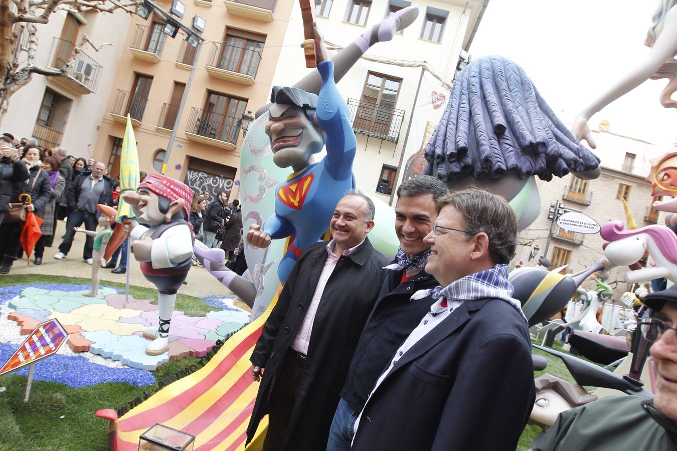 Fallas 2015: Pedro Sánchez visita Valencia en plenas fallas