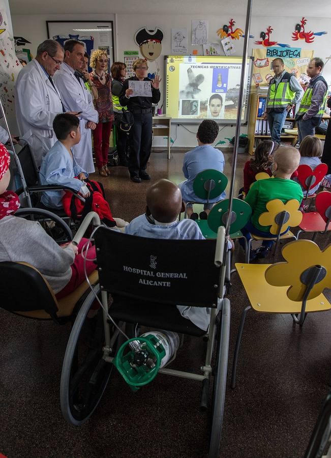 Visita de la Policía Científica al Hospital de Alicante