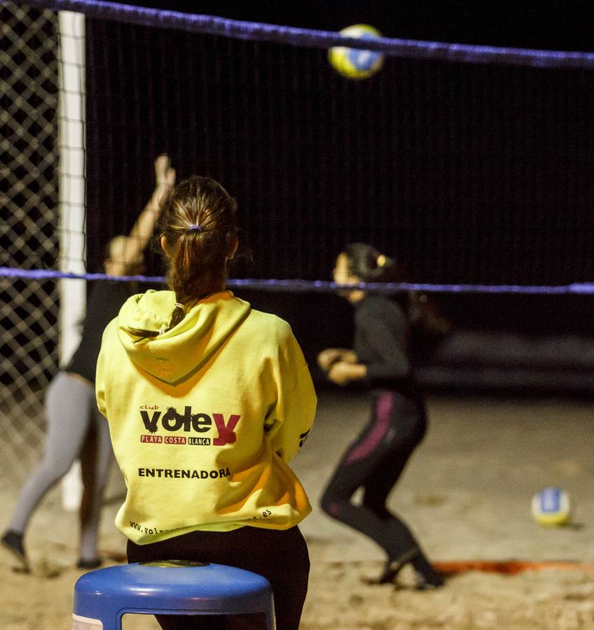 Nadia Campisi presenta un torneo de Voley Playa amateur