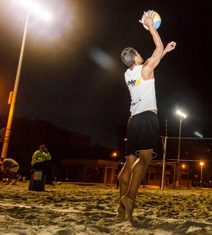 Nadia Campisi presenta un torneo de Voley Playa amateur