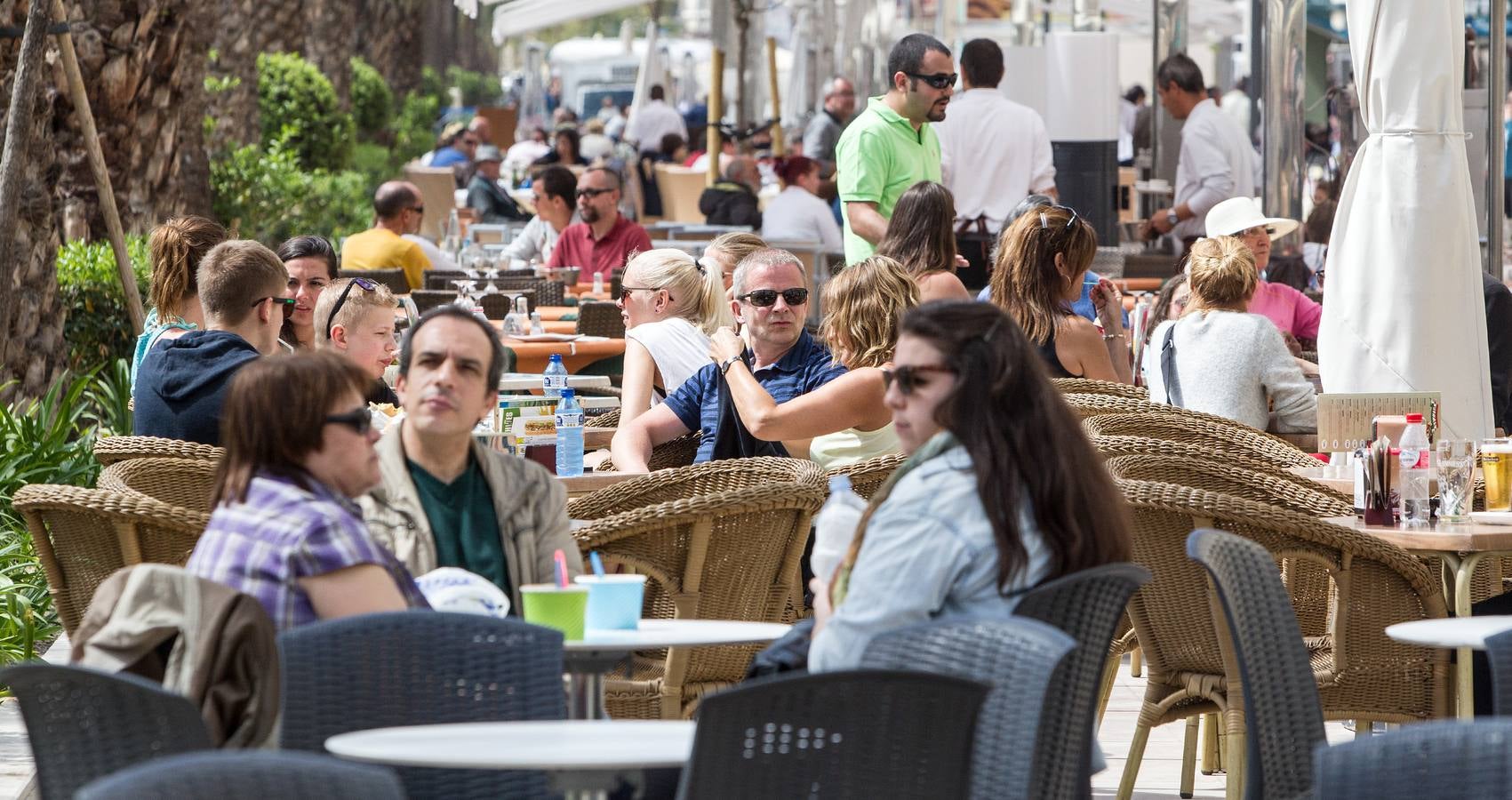 Los turistas disfrutan de la Semana Santa en Alicante