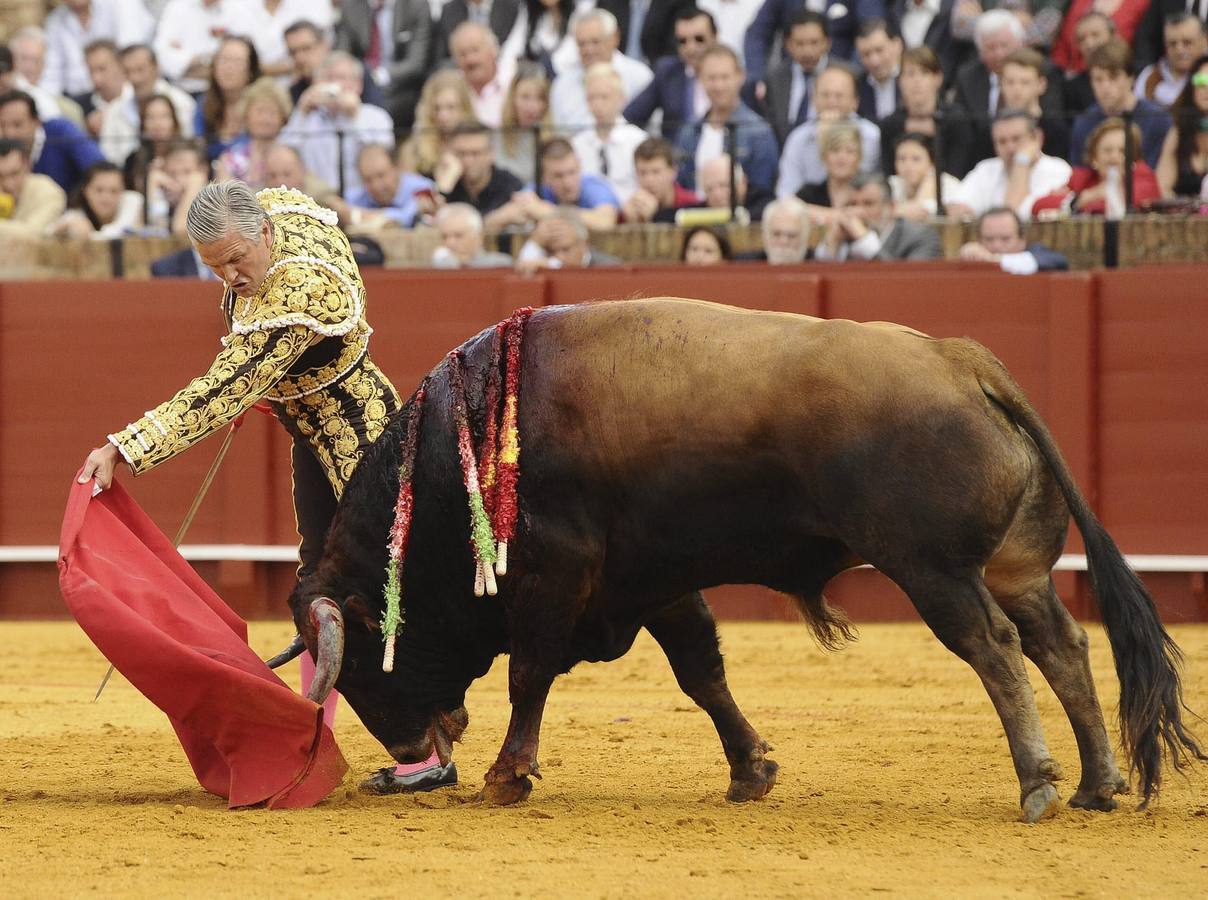 Espartaco se retira y sale por la puerta grande de la Maestranza