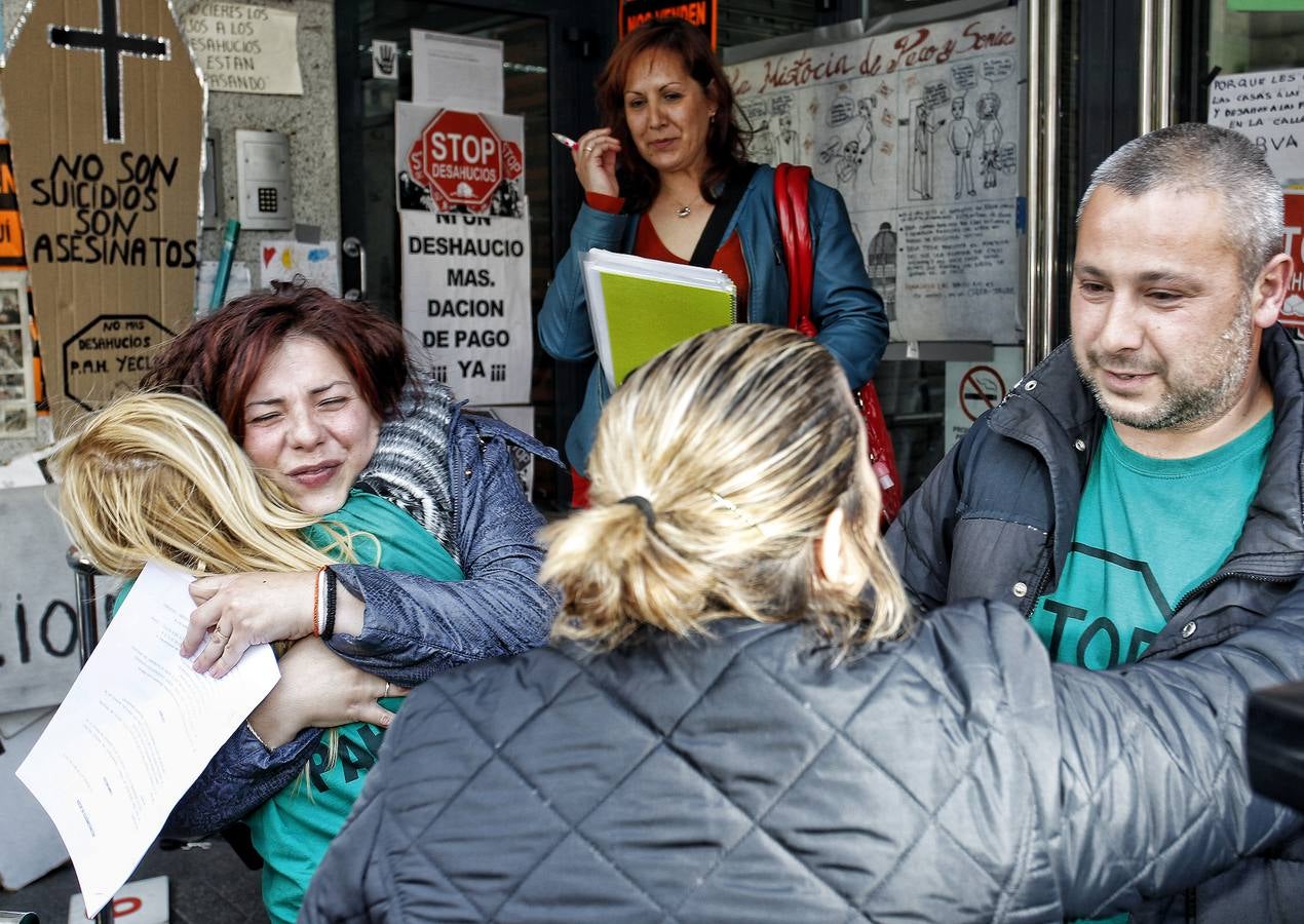 Sonia y Paco ponen fin a 94 días acampados