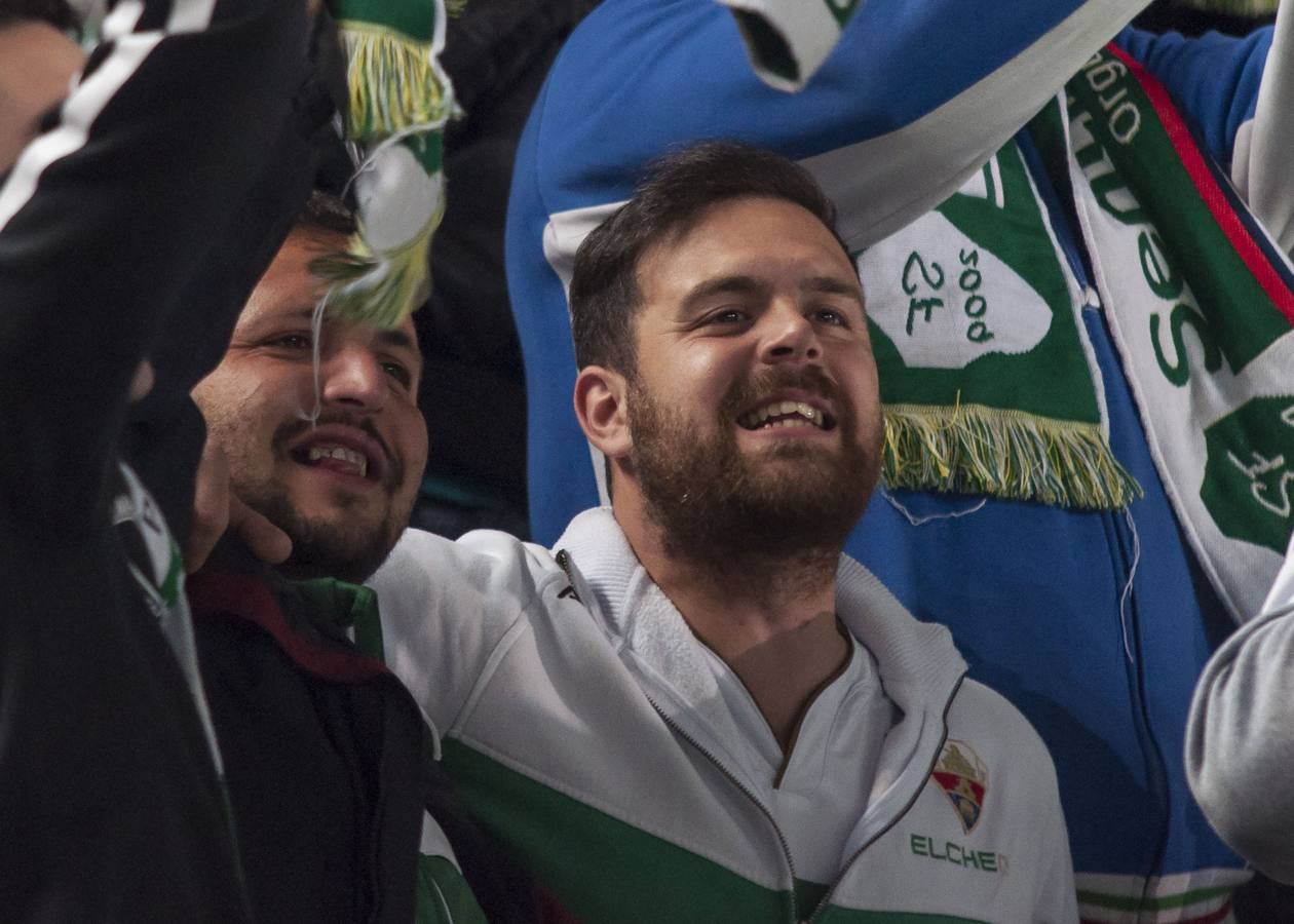 La afición anima al Elche CF