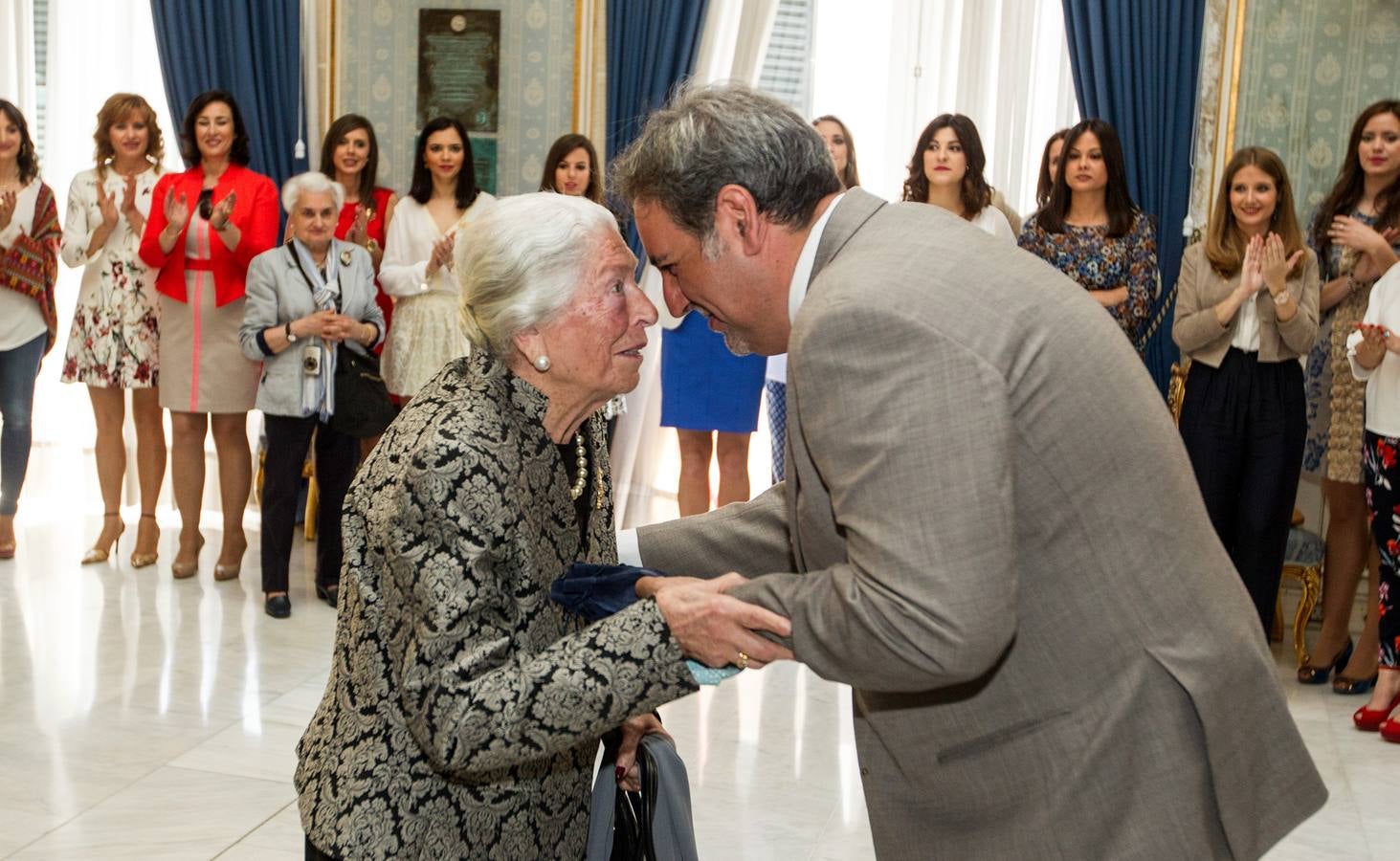 Recepción de Belleas, Falleras y Reinas de la Magdalena