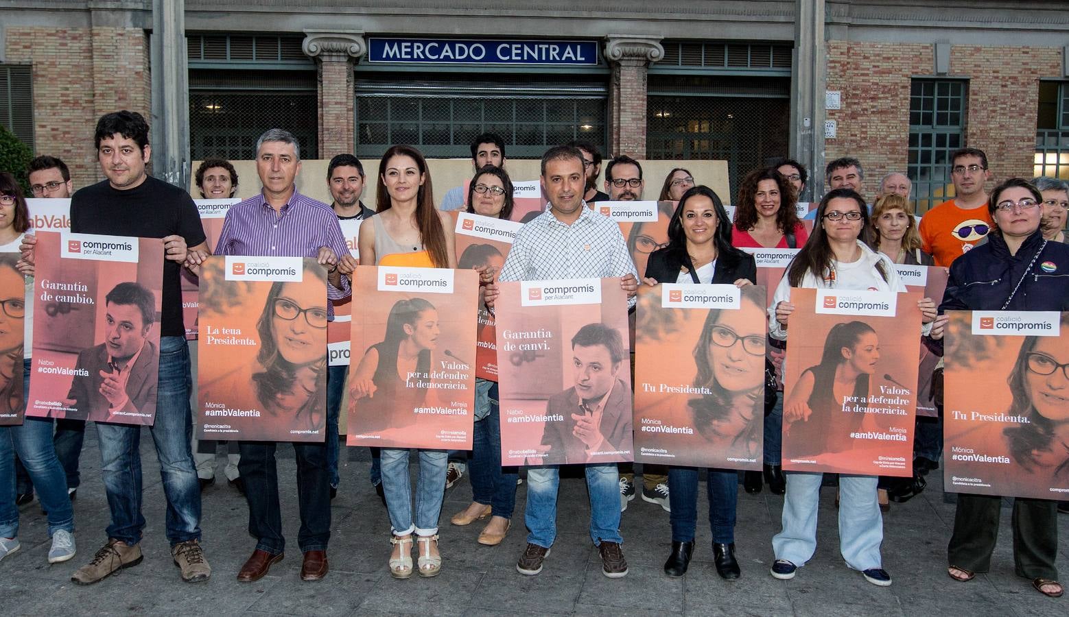 Pegada de carteles en Alicante