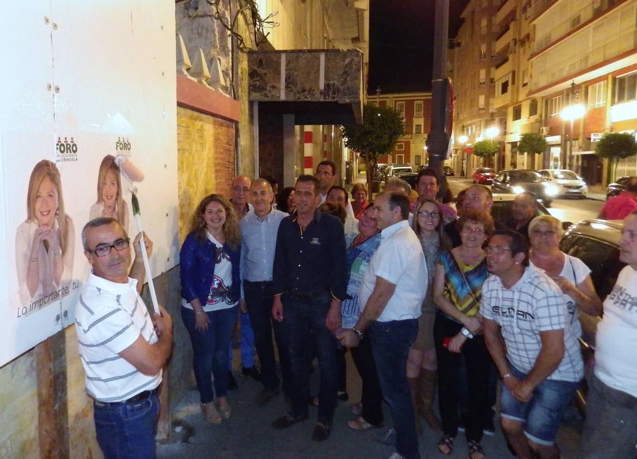 Los partidos de Orihuela pegan sus carteles