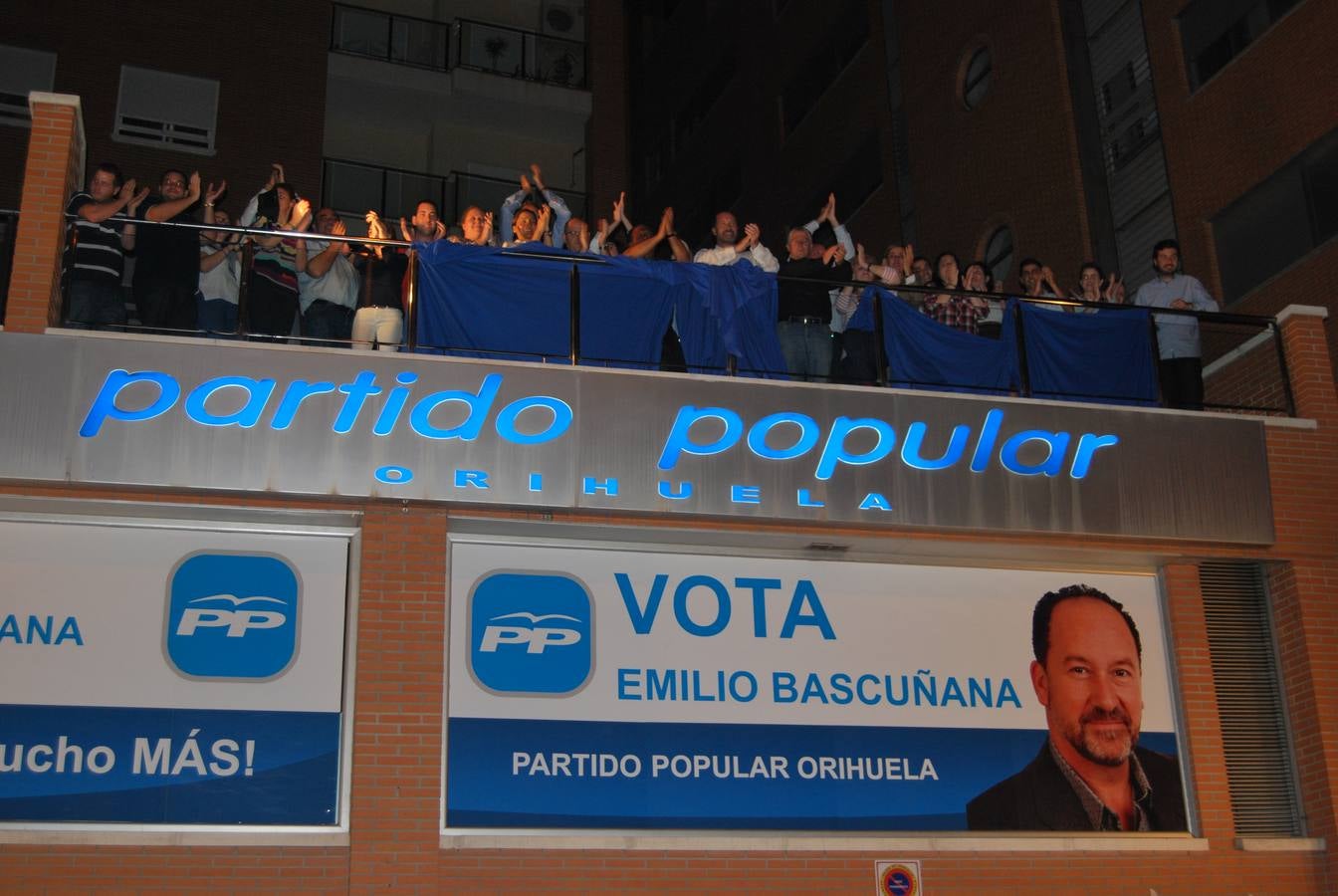 Los partidos de Orihuela pegan sus carteles