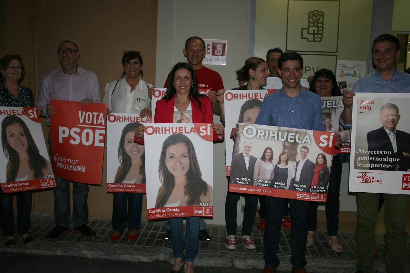 Los partidos de Orihuela pegan sus carteles