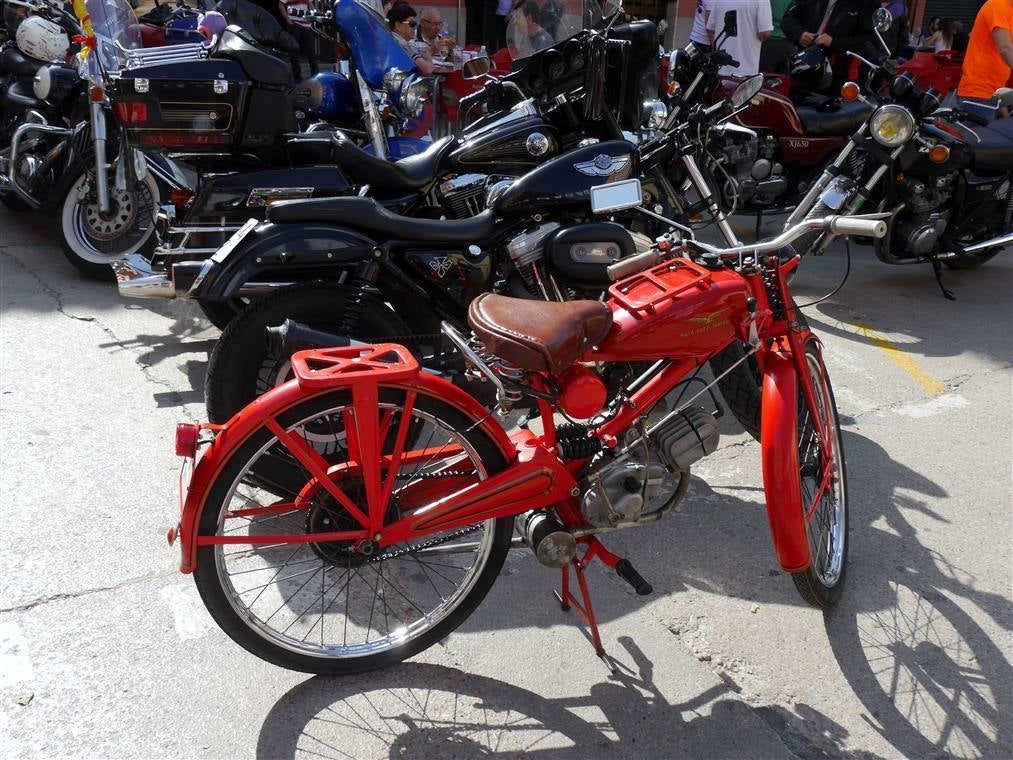 I Concentración de coches y motos clásicas en Alcàsser