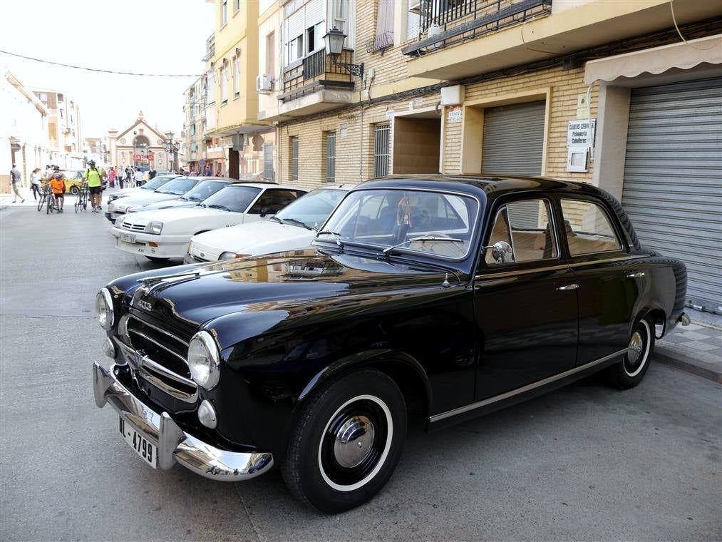 I Concentración de coches y motos clásicas en Alcàsser