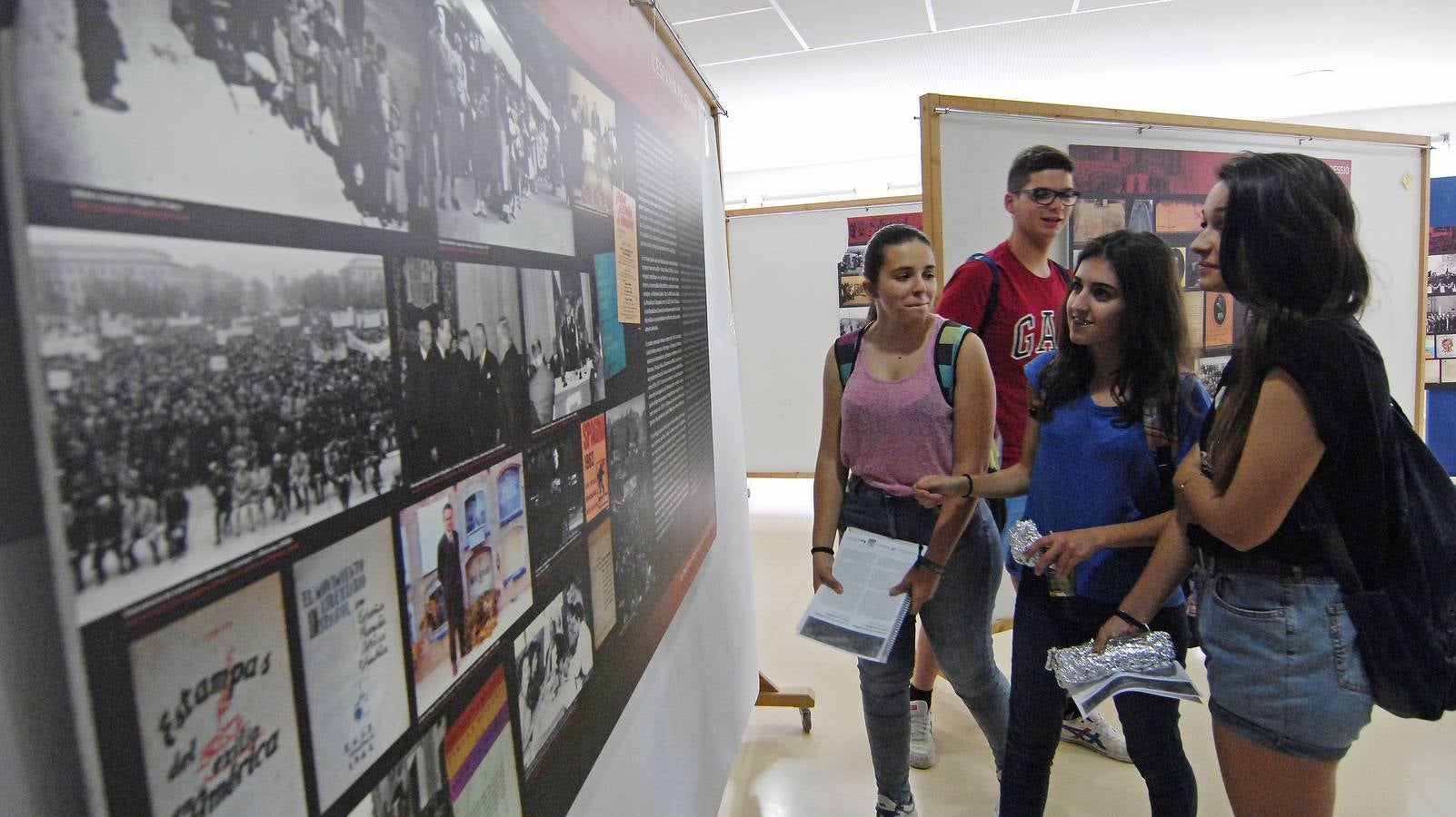 Exposición en el IES La Foia de Elche