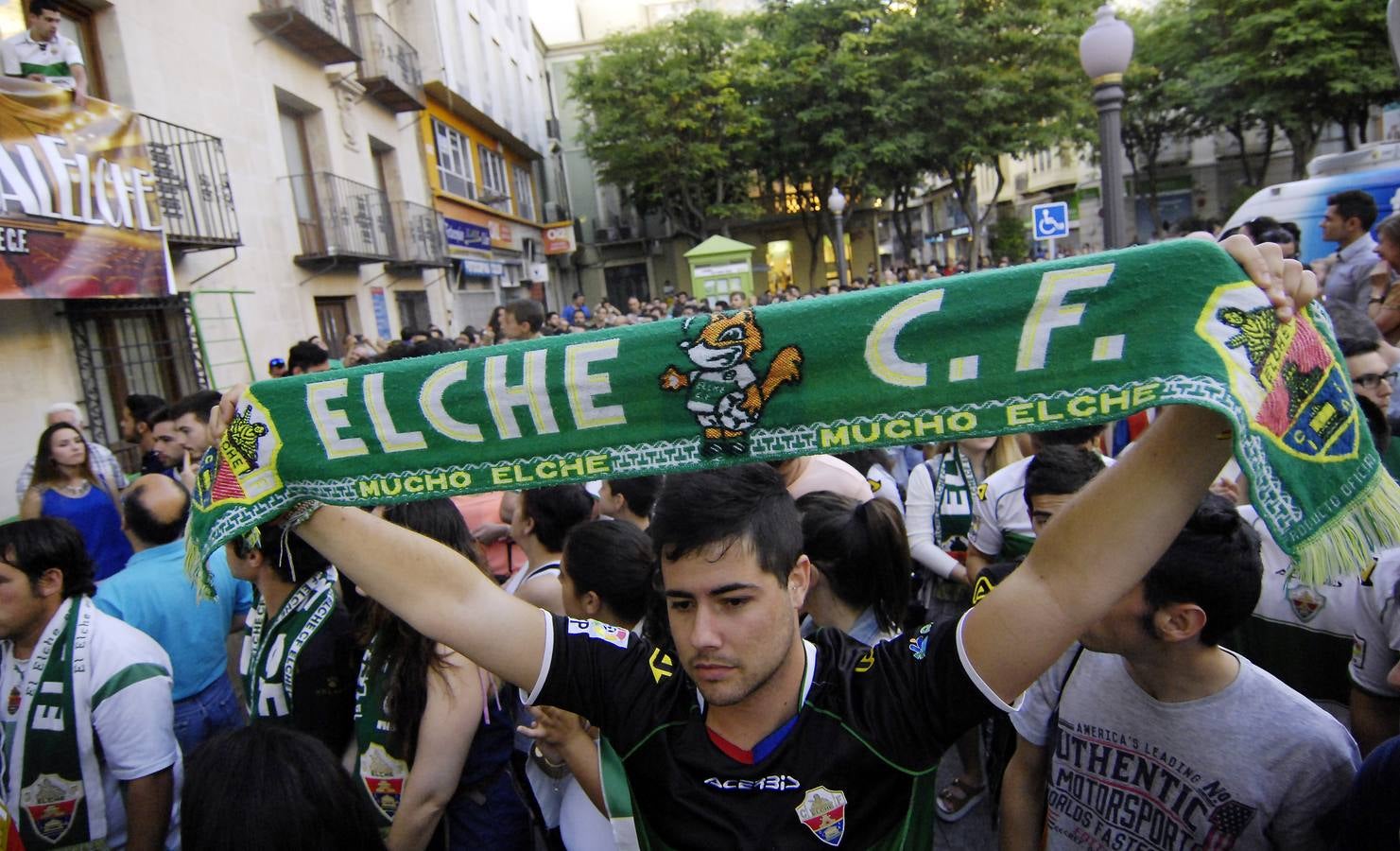 Los aficionados del Elche se manifiestan