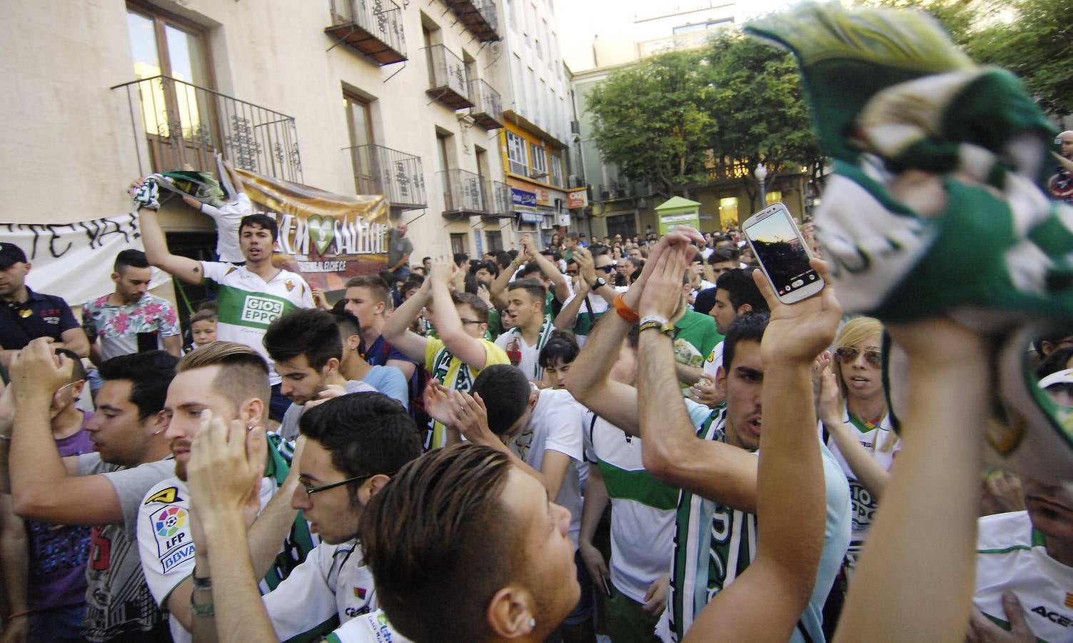 Los aficionados del Elche se manifiestan