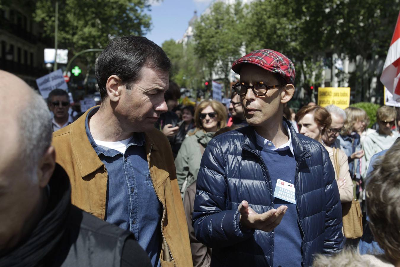 Zerolo, junto a Tomás Gómez, participando en otra manifestación por la marea blanca.