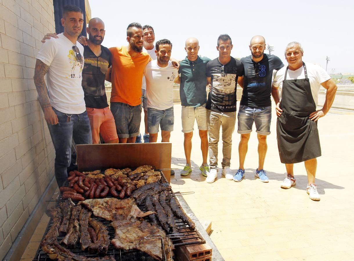 Los jugadores del Hércules disfrutan de una barbacoa