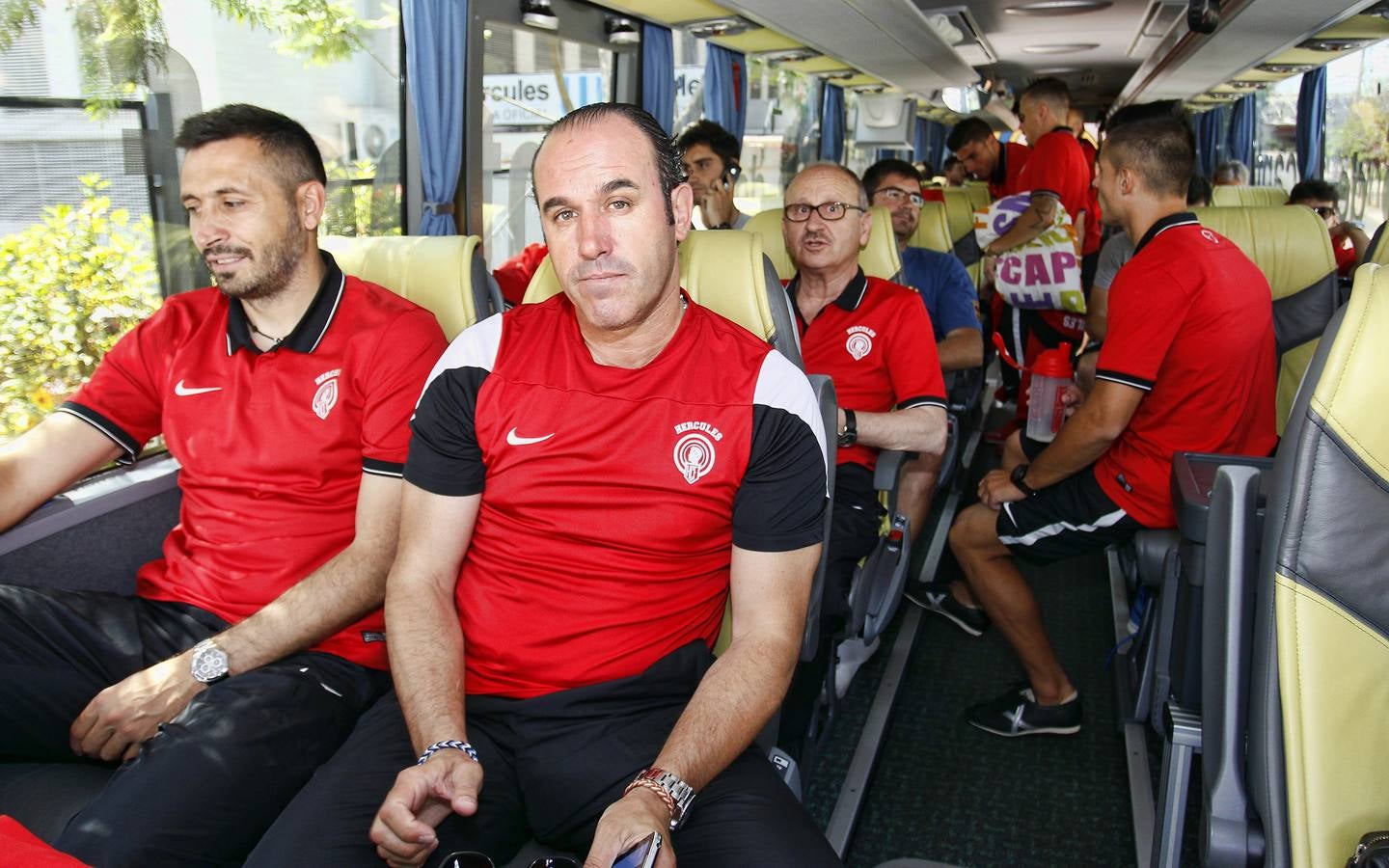 El Hércules pone rumbo a Cádiz