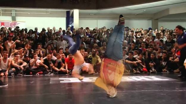 Se echa una siesta y se despierta convertido en meme