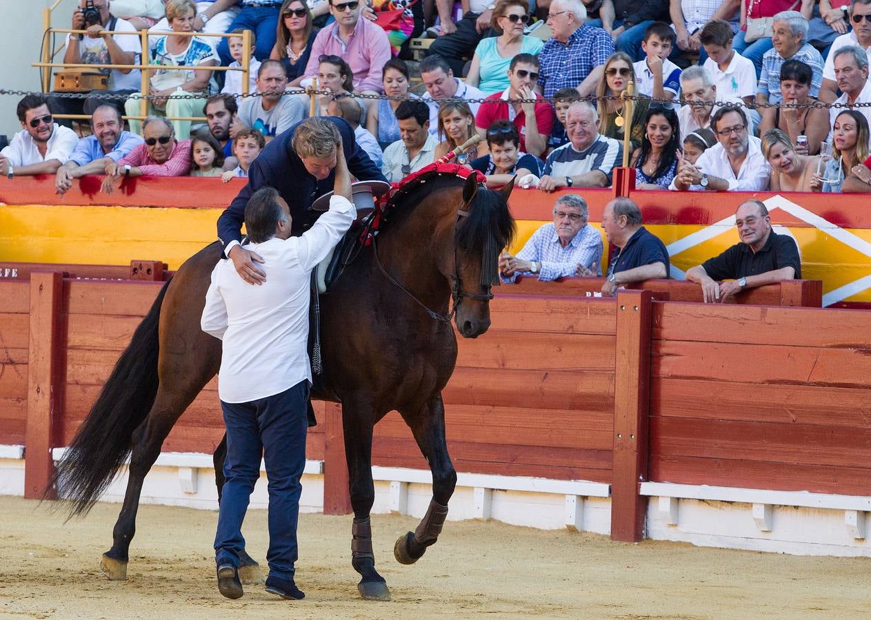 Corrida de rejones para Fermín Bohórquez, Andy Cartagena y Lea Vicens