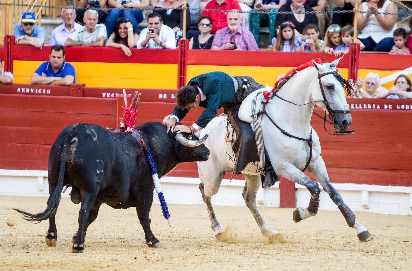 Corrida de rejones para Fermín Bohórquez, Andy Cartagena y Lea Vicens