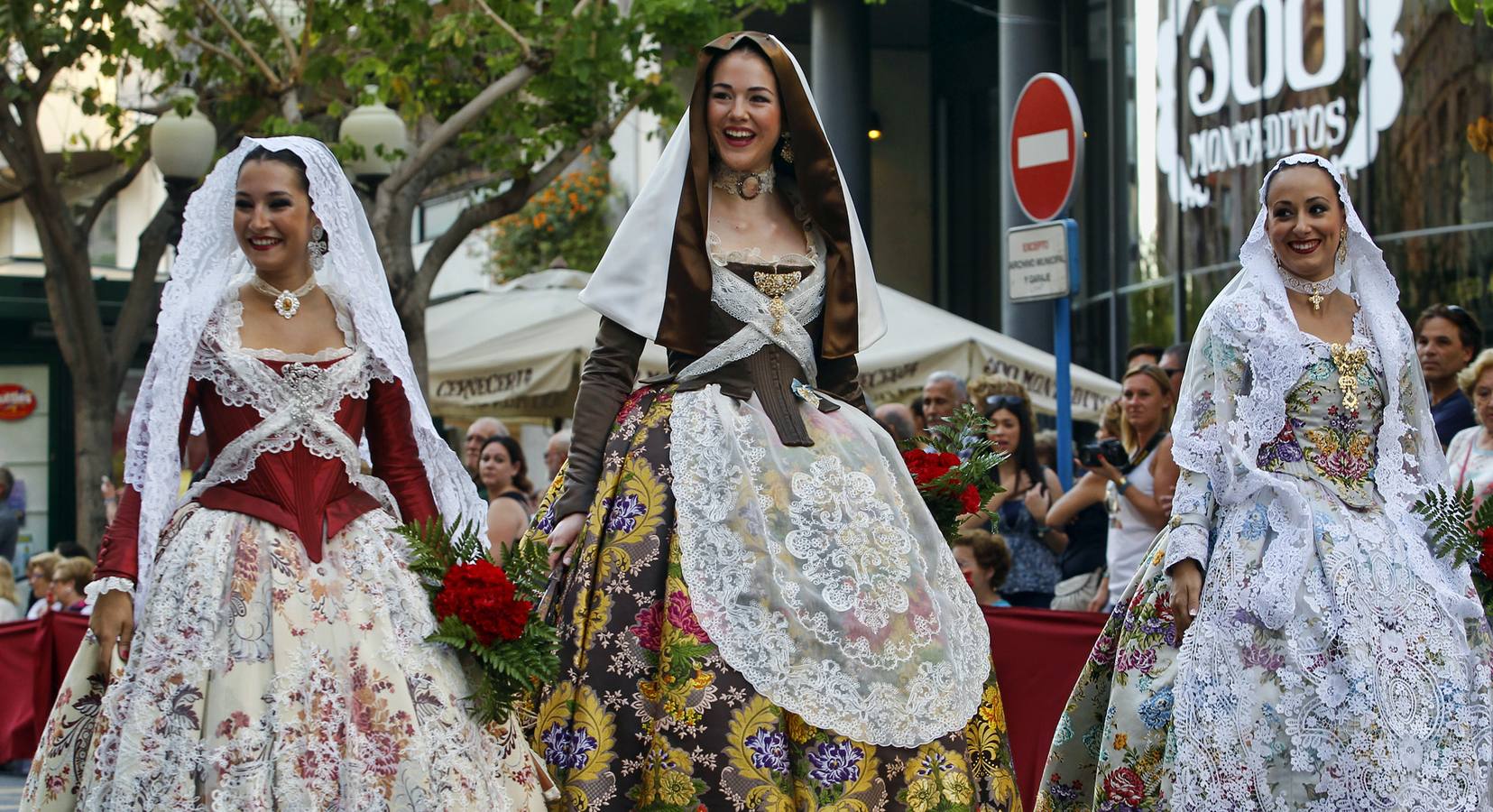 Primera jornada de la Ofrenda de Flores