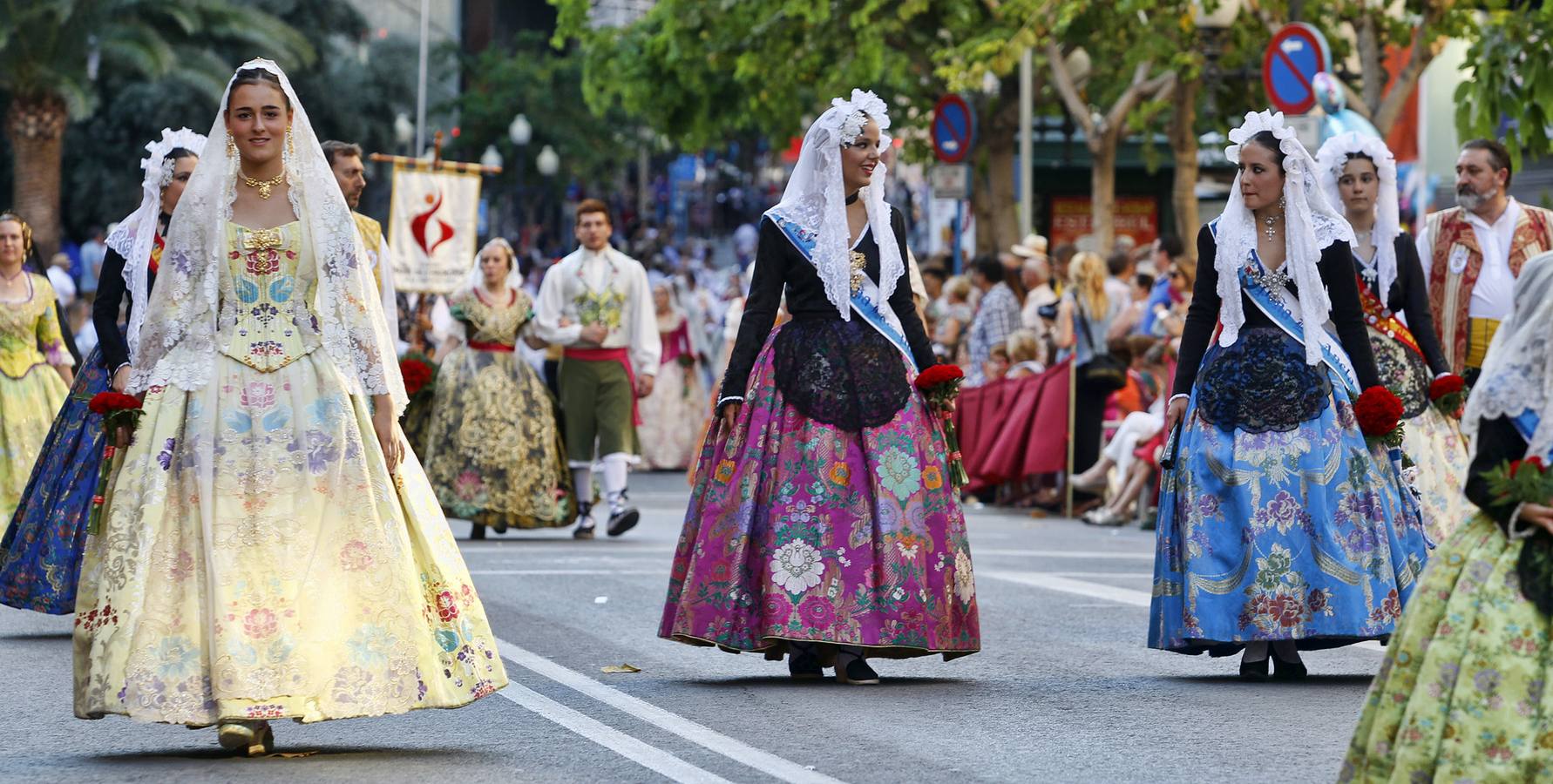 Primera jornada de la Ofrenda de Flores