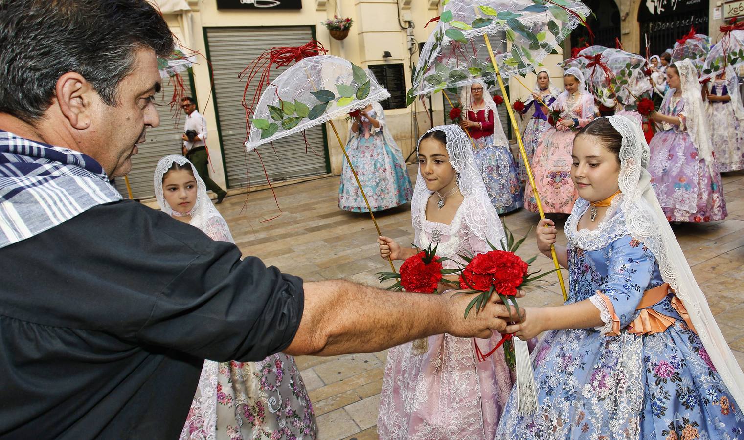 Primera jornada de la Ofrenda de Flores