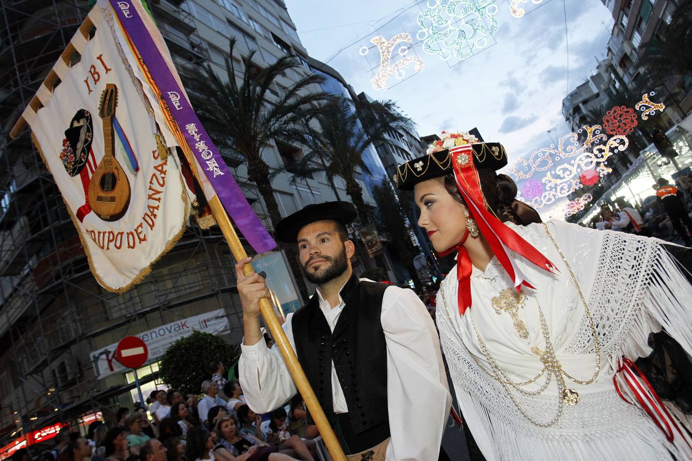 Desfile Folklórico internacional de Hogueras 2015