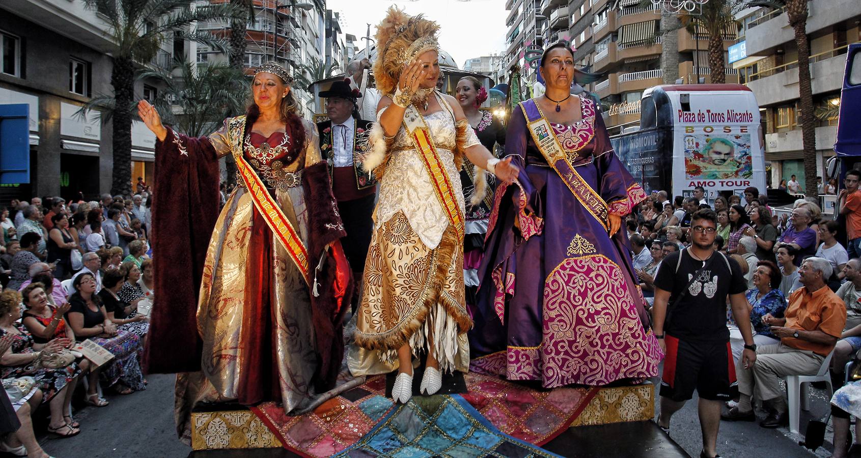 Desfile Folklórico internacional de Hogueras 2015