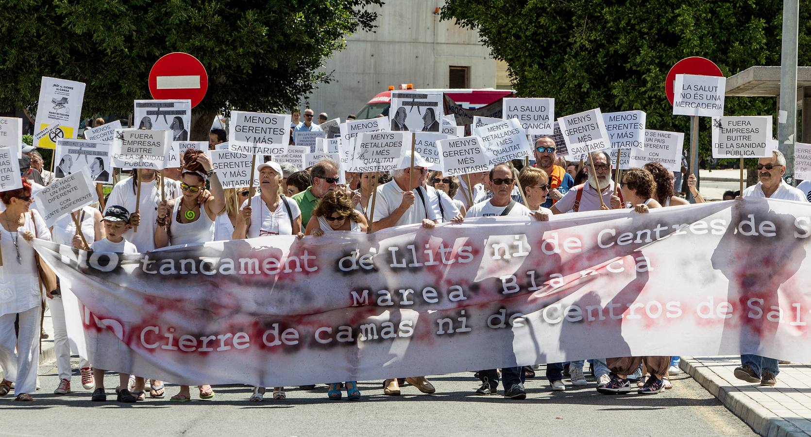 Protesta en el Hospital General de Alicante por el cierre de camas