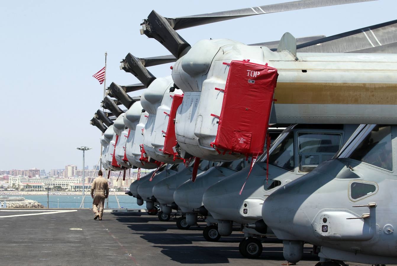 El portaaviones Iwo Jima, en Valencia