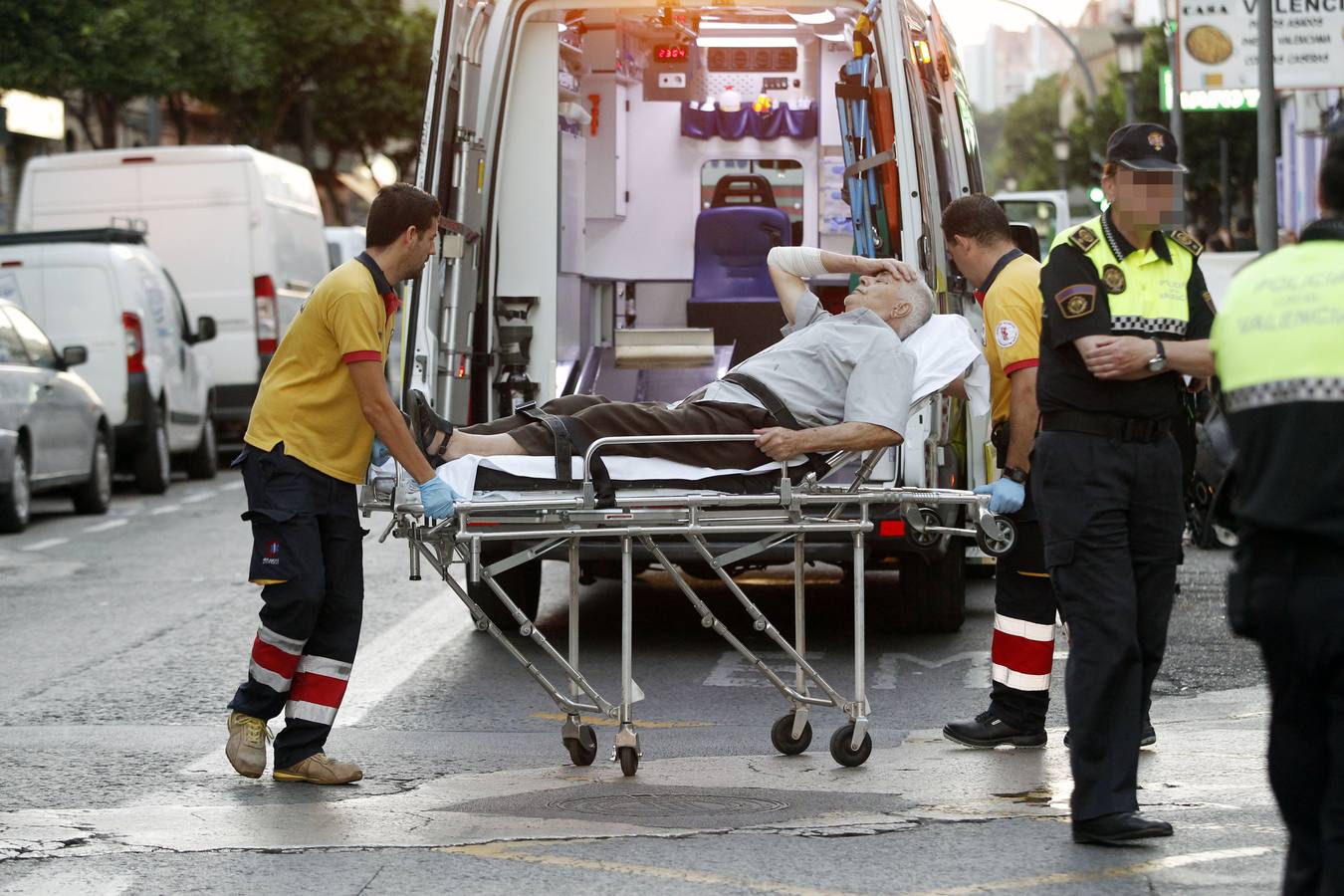 Las imágenes del accidente en una terraza de la avenida Burjassot