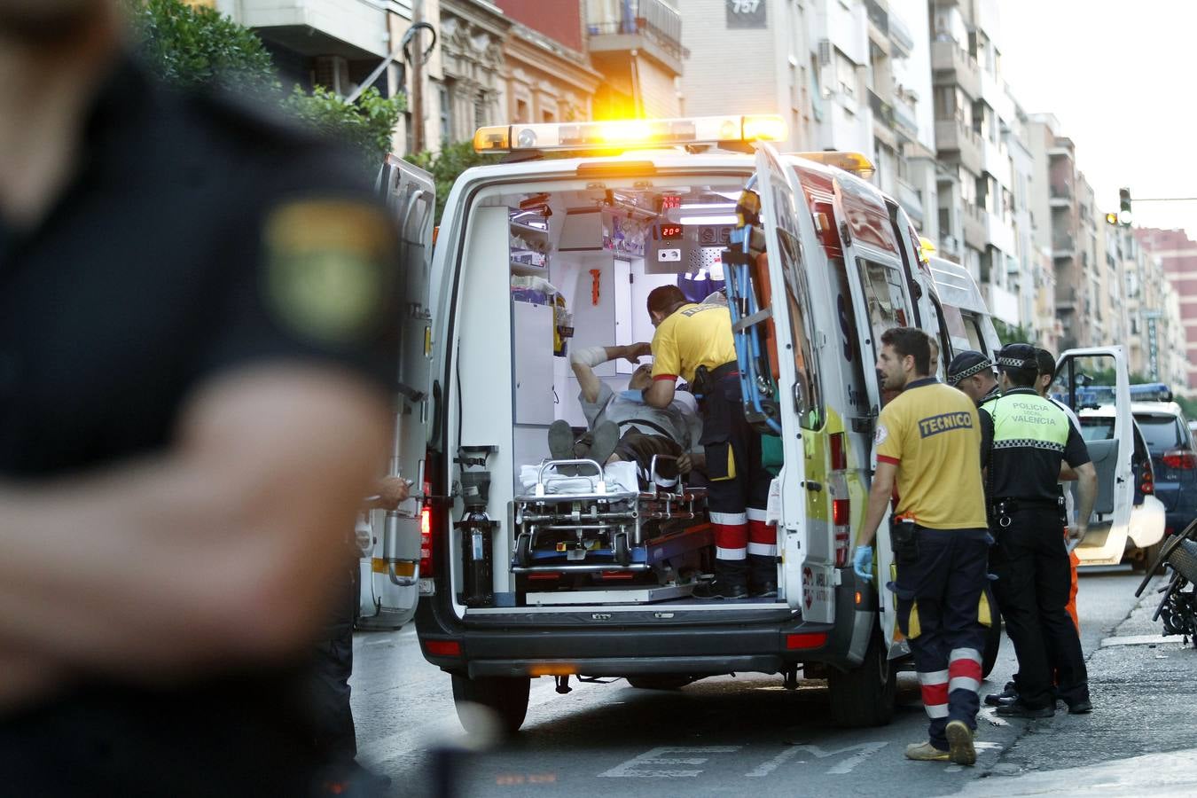 Las imágenes del accidente en una terraza de la avenida Burjassot