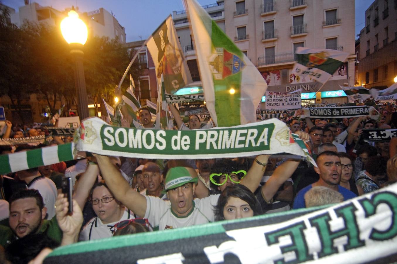 Manifestación por el descenso del Elche CF