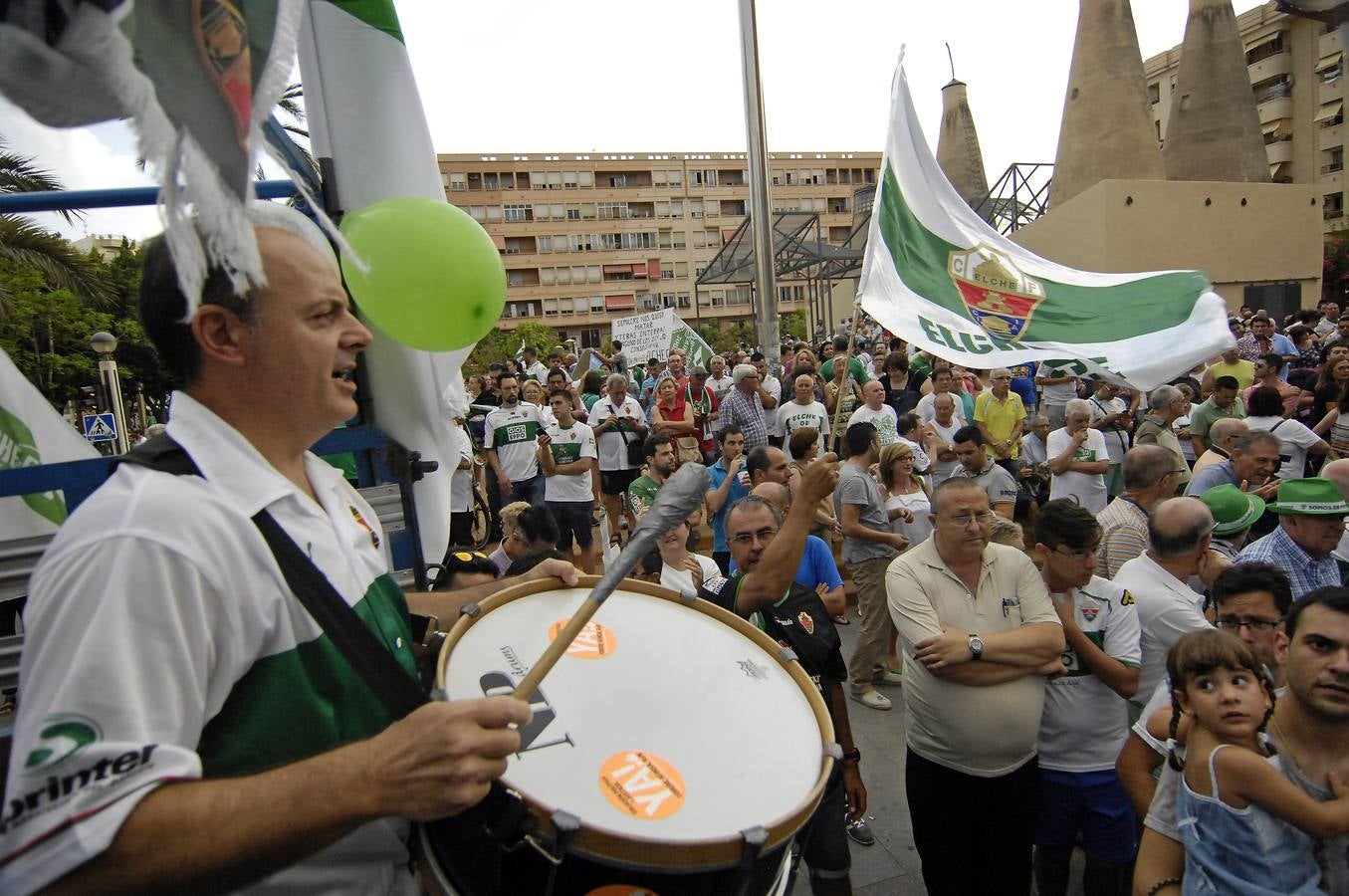 Manifestación por el descenso del Elche CF