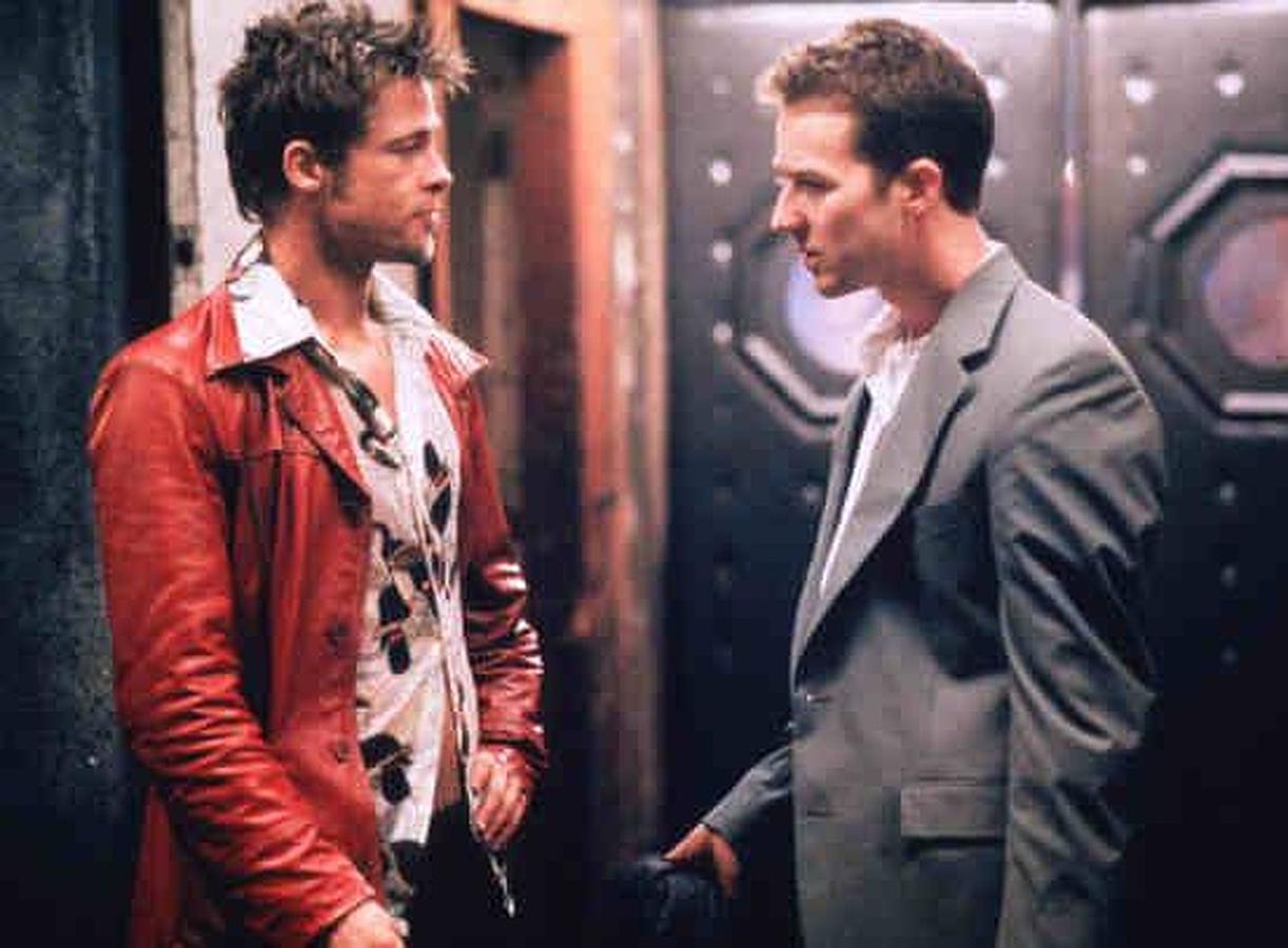 Tyler Durden, a la izquierda, en una escena de "El club de la lucha". 