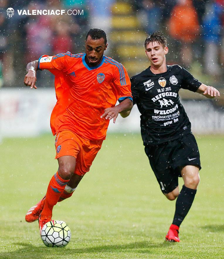 El Valencia CF golea en el primer partido de pretemporada