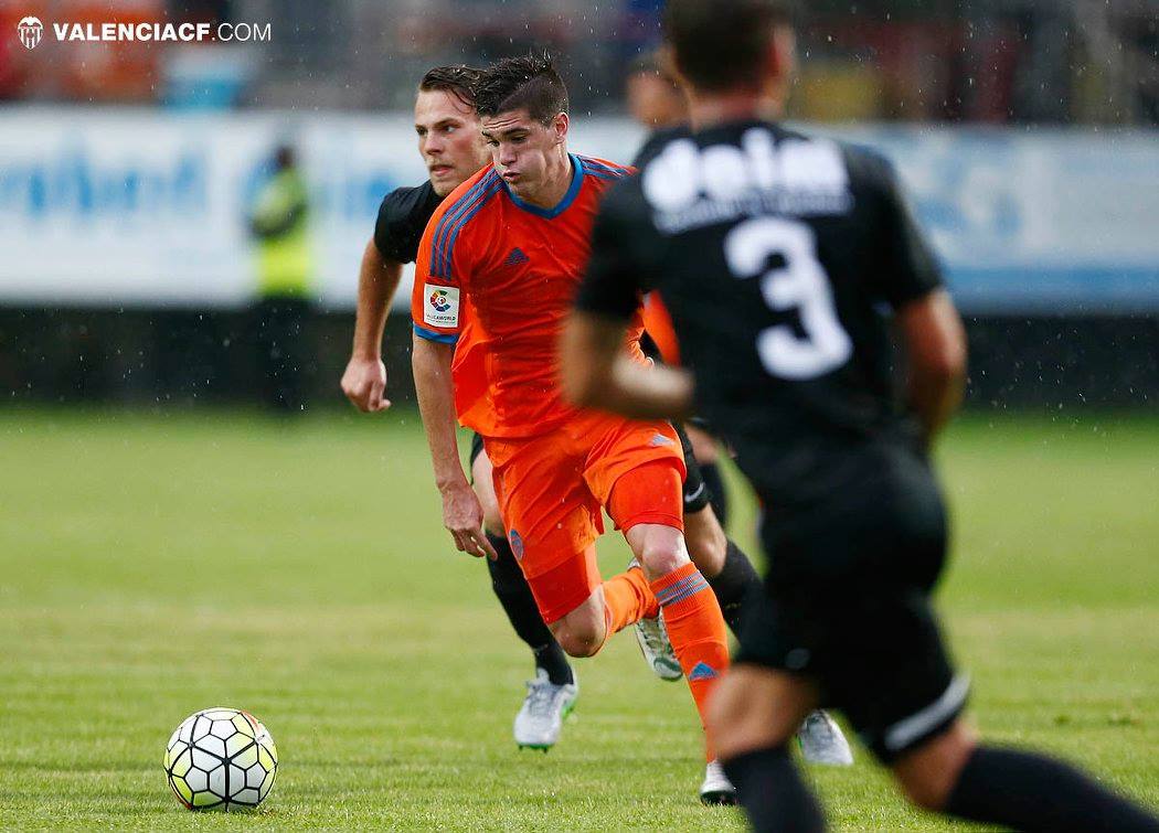 El Valencia CF golea en el primer partido de pretemporada