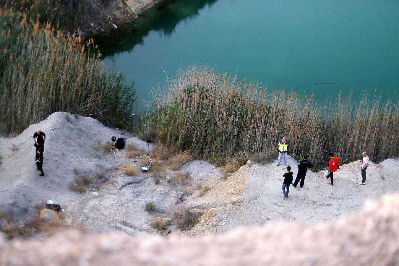 Hallan tres maletas con restos humanos descuartizados en las lagunas de Rabasa