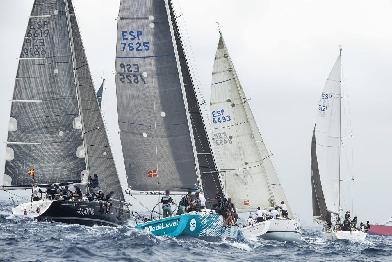 Las embarcaciones de la Copa de la Reina surcan el Mediterráneo