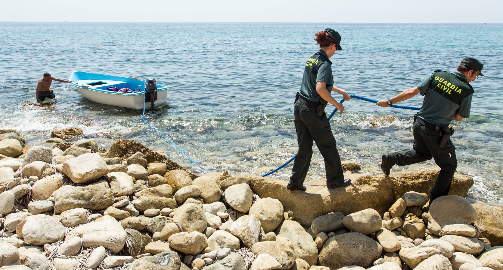 Localizan una patera en la costa de El Campello